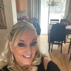 Meet your Posher, Sharon